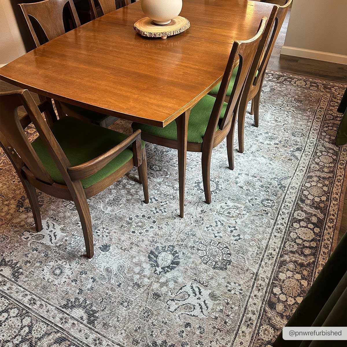 Ganyangan washable rug underneath table home decor display